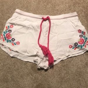 White shorts with floral embroidery